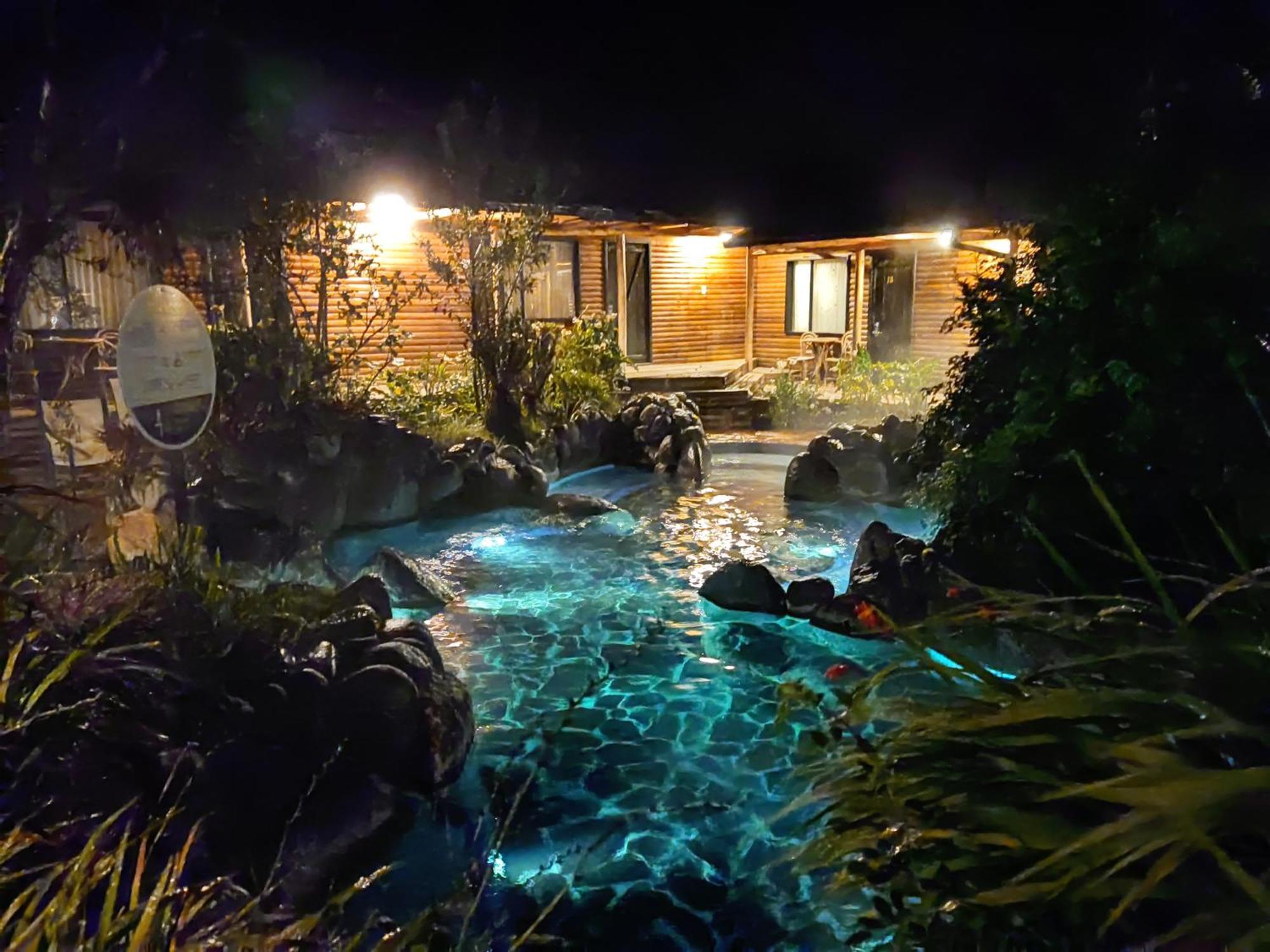 Termas De ปาปาญัคตา ภายนอก รูปภาพ The Blue Lagoon at night