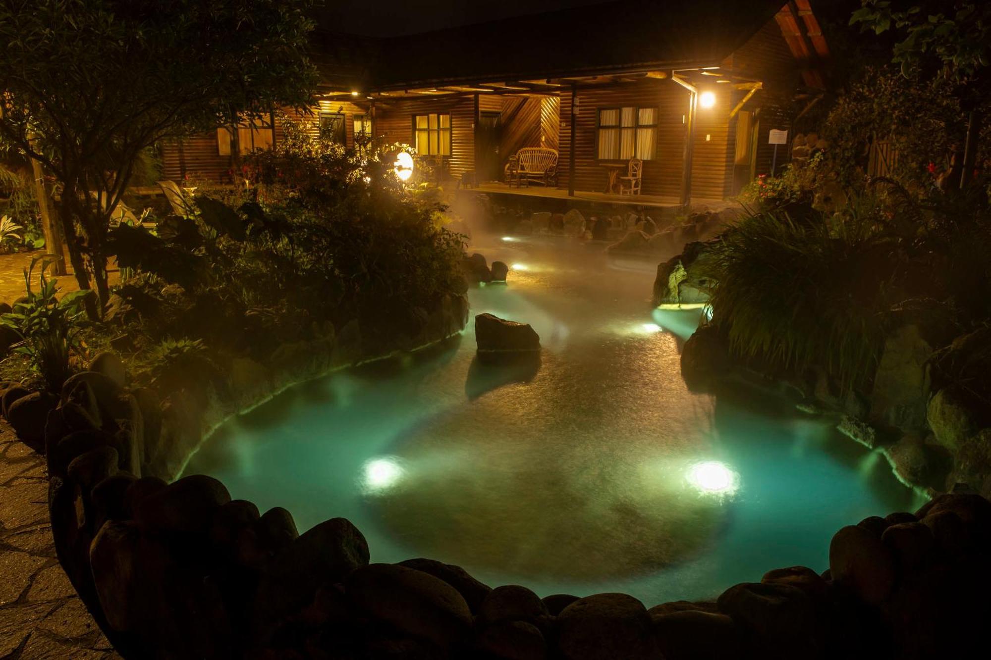 Termas De ปาปาญัคตา ภายนอก รูปภาพ A hot spring in Japan