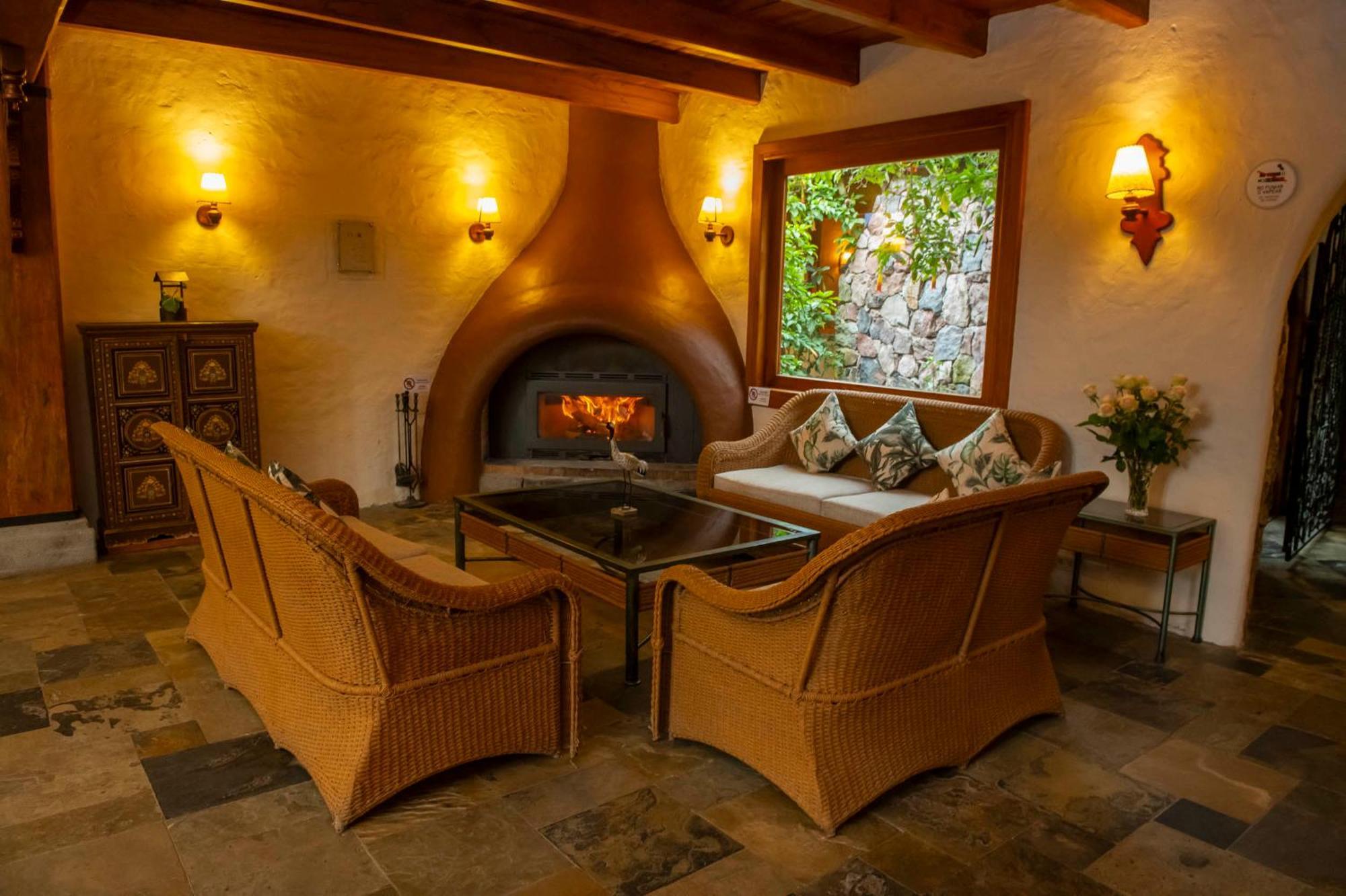 Termas De ปาปาญัคตา ภายนอก รูปภาพ Interior of the Inn at the Quinta de San Marcos