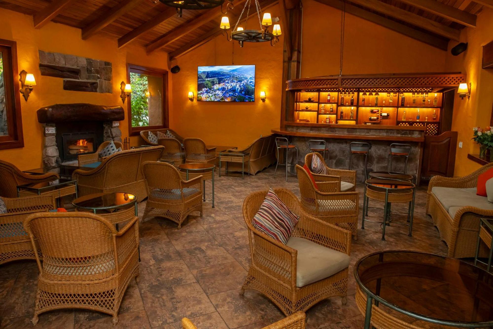 Termas De ปาปาญัคตา ภายนอก รูปภาพ The interior of the restaurant
