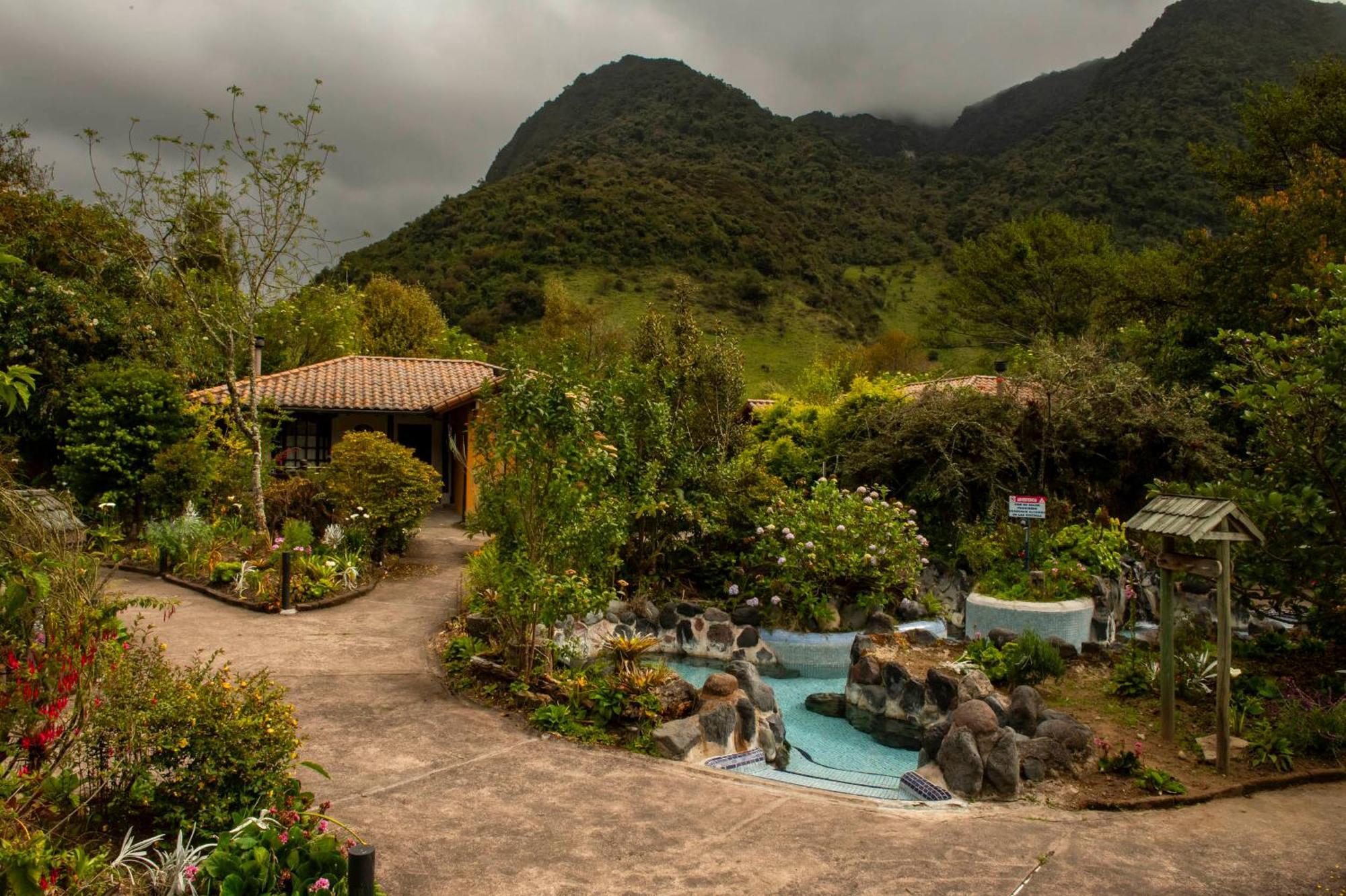 Termas De ปาปาญัคตา ภายนอก รูปภาพ Hot springs in Baños