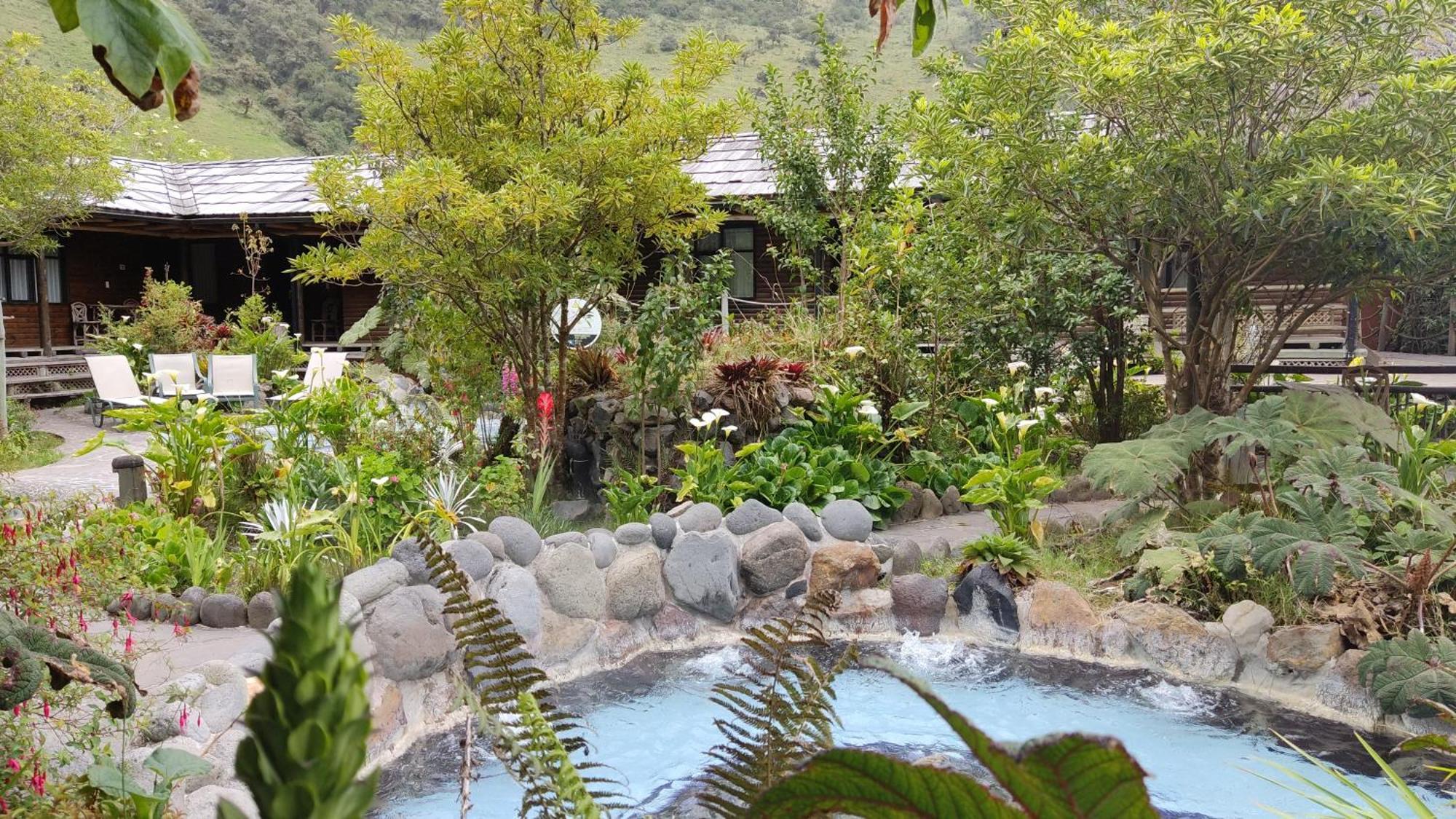 Termas De ปาปาญัคตา ภายนอก รูปภาพ Hot springs in Baños, Ecuador