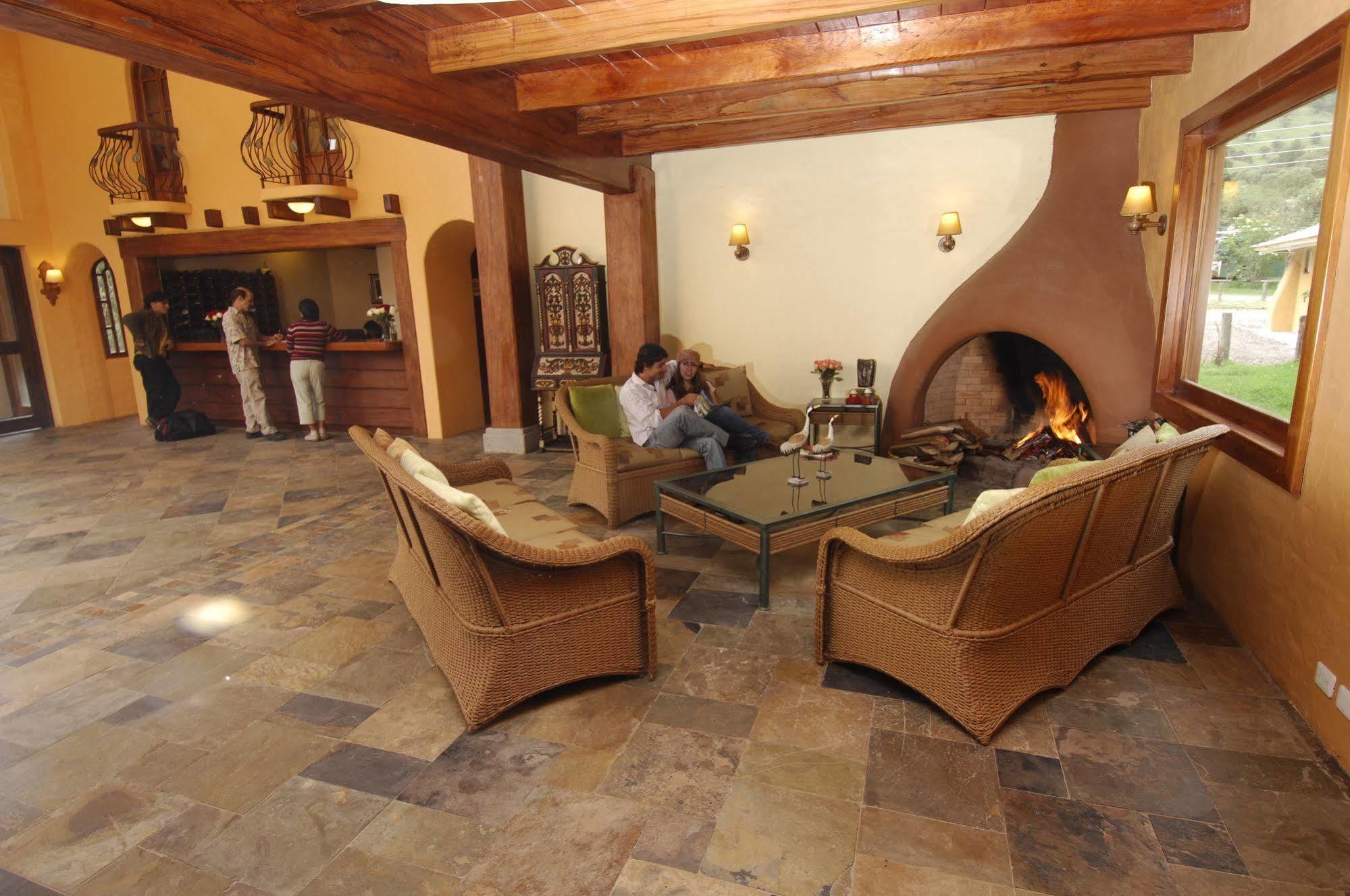 Termas De ปาปาญัคตา ภายนอก รูปภาพ The lobby of the hotel