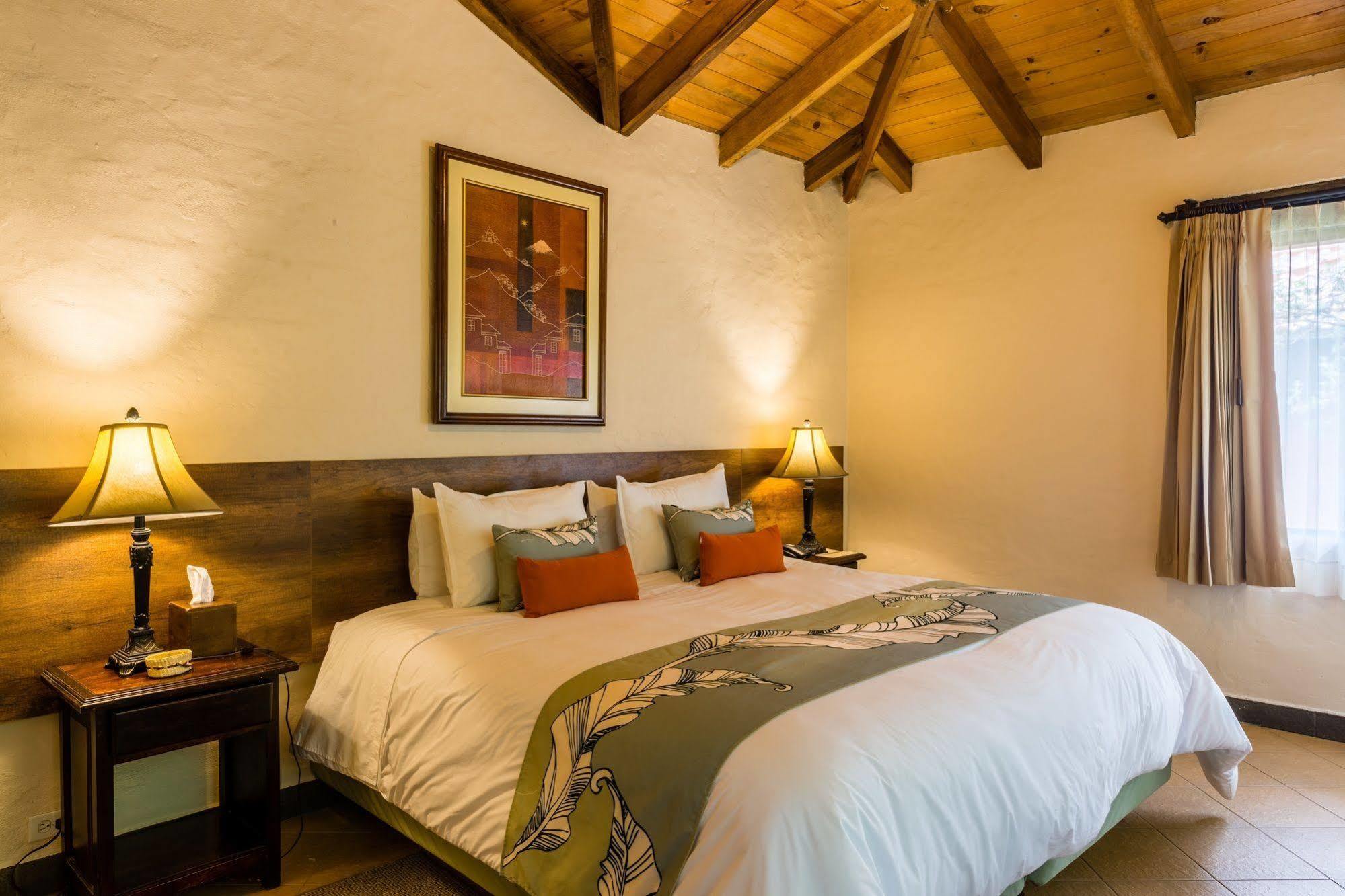 Termas De ปาปาญัคตา ภายนอก รูปภาพ A bedroom at the Lodge at Sedona