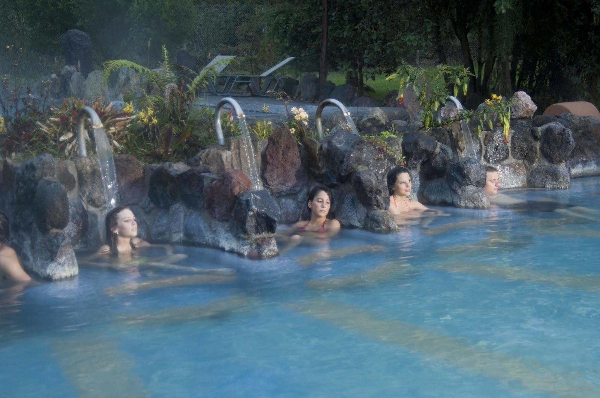 Termas De ปาปาญัคตา ภายนอก รูปภาพ Thermal baths in Baños, Ecuador
