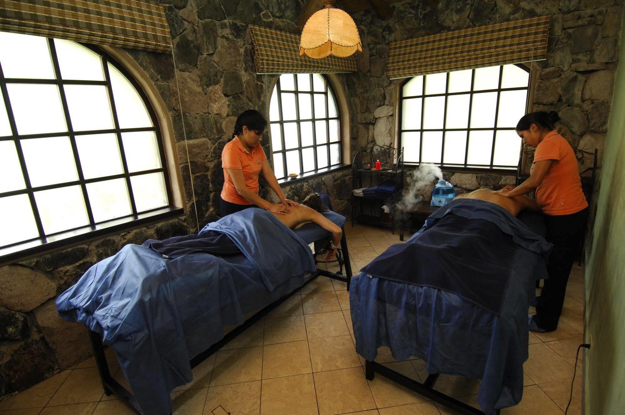 Termas De ปาปาญัคตา ภายนอก รูปภาพ A spa in Manila, Philippines