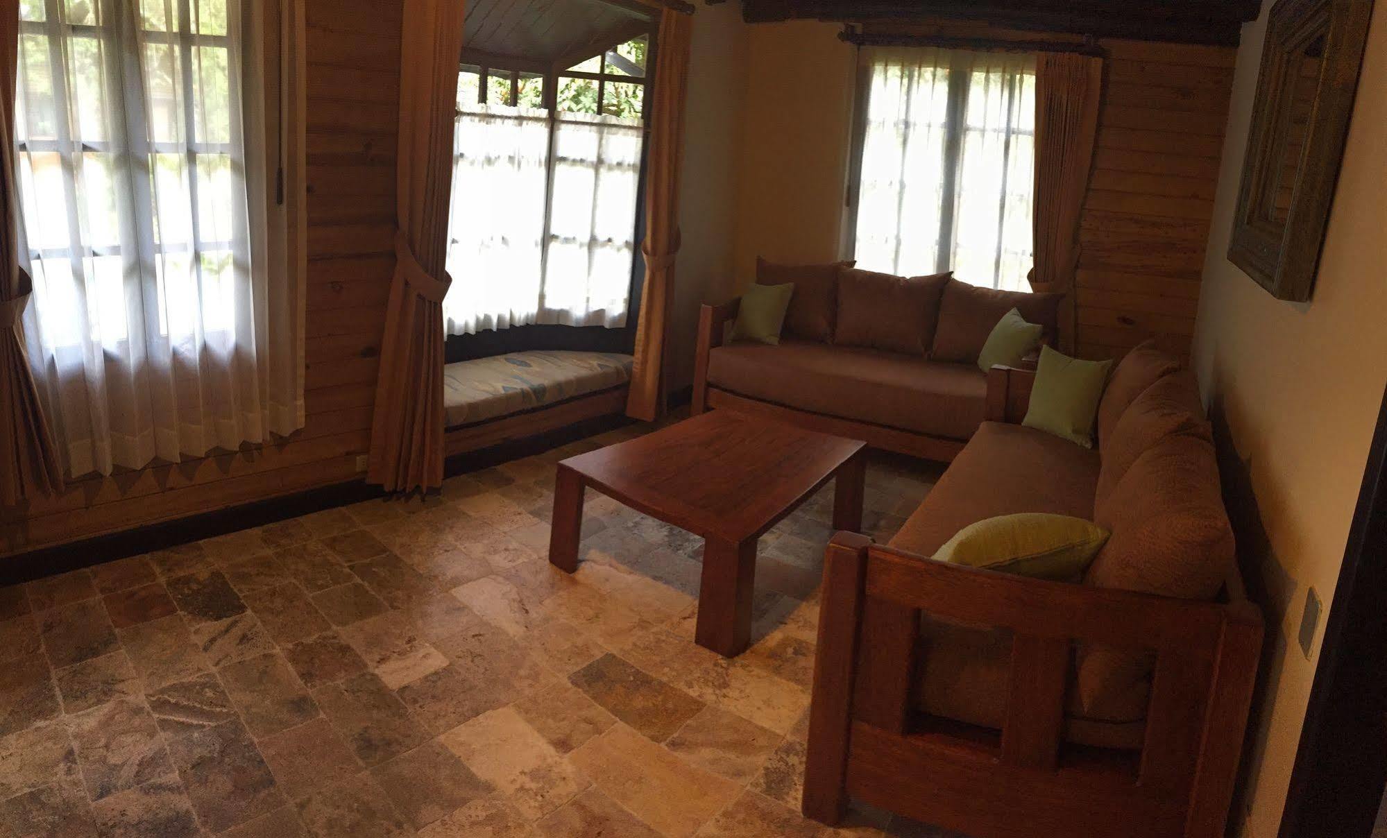 Termas De ปาปาญัคตา ภายนอก รูปภาพ The living room of the house